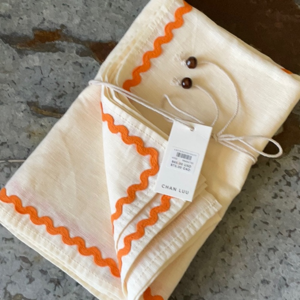 Chan Luu Linen Napkins Set/4 NWT - Picture 4 of 5